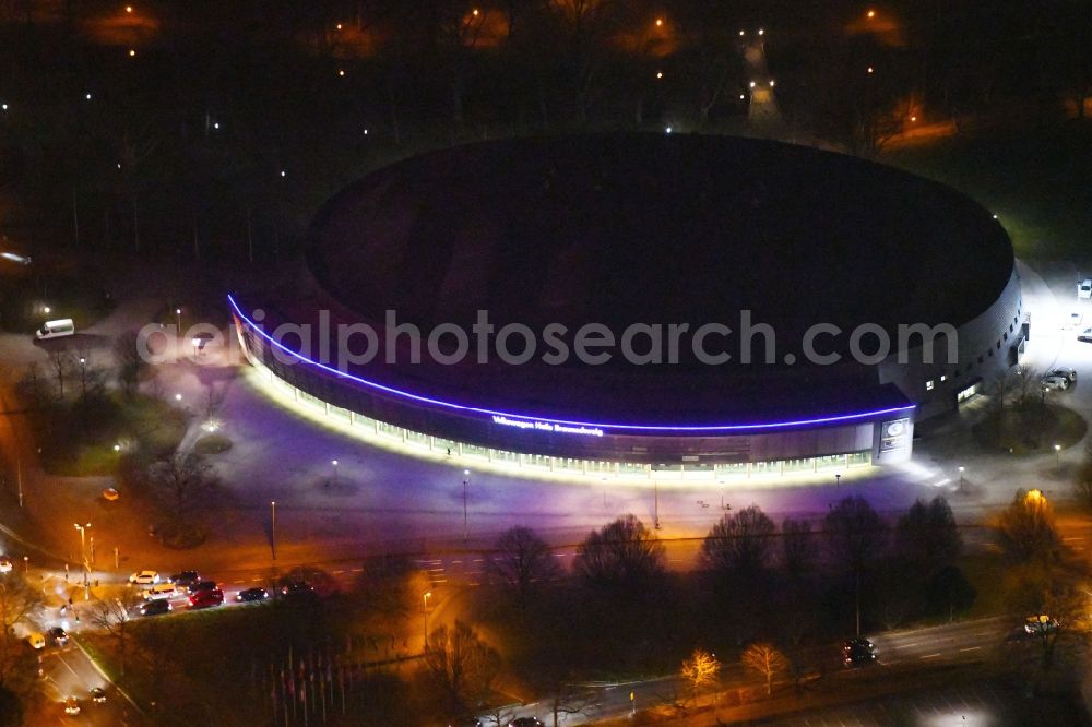 Aerial image at night Braunschweig - Night lighting event and music-concert grounds of the Arena Volkswagen Halle Braunschweig on Europaplatz in Brunswick in the state Lower Saxony, Germany