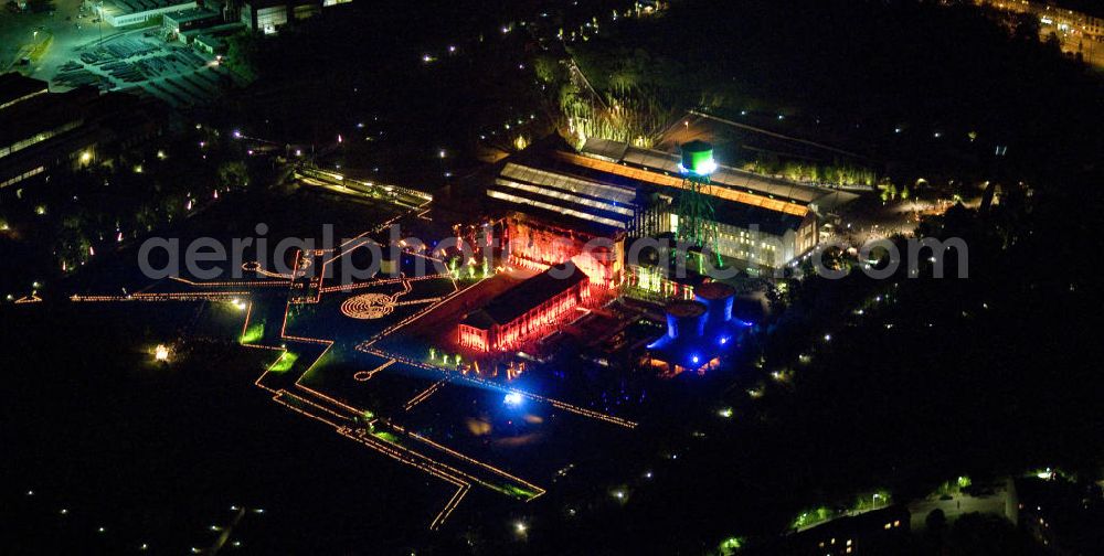 Aerial image at night Bochum - Nachtluftbild auf die Jahrhunderthalle in Bochum mit Lichtinstallationen zur Extraschicht 2008.