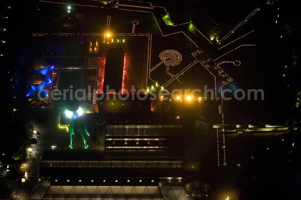 Bochum at night from above - Nachtluftbild auf die Jahrhunderthalle in Bochum mit Lichtinstallationen zur Extraschicht 2008.