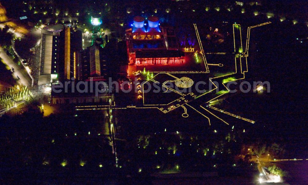 Bochum at night from the bird perspective: Nachtluftbild auf die Jahrhunderthalle in Bochum mit Lichtinstallationen zur Extraschicht 2008.