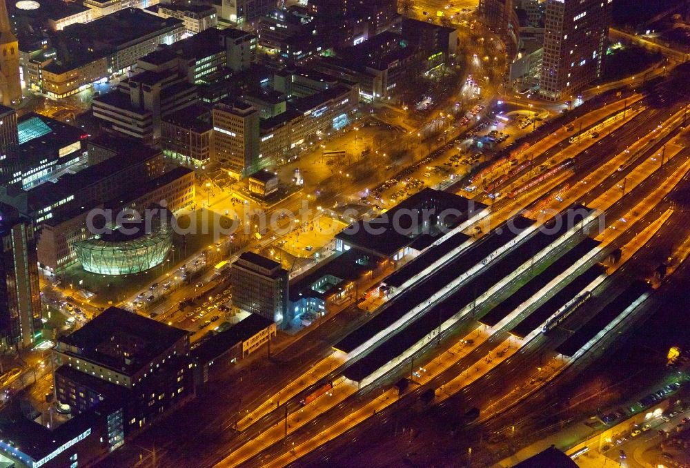 Dortmund at night from the bird perspective: Night aerial photography of the city center - the center at Dortmund's central station. The picture shows the area at the King Wall, Station Road and the residential and commercial buildings in the city and the Library of Dortmund