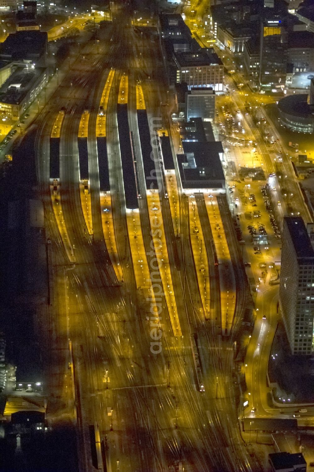 Dortmund at night from the bird perspective: Night aerial photography of the city center - the center at Dortmund's central station. The picture shows the area at the King Wall, Station Road and the residential and commercial buildings in the city and the Library of Dortmund