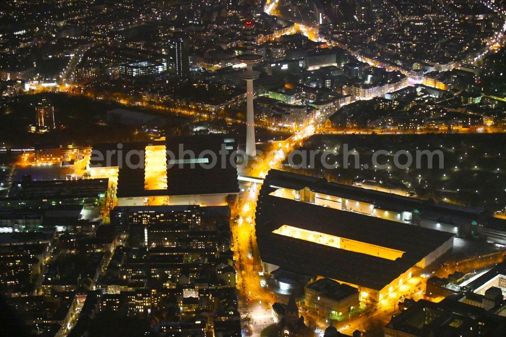 Aerial image at night Hamburg - Night lighting exhibition grounds and exhibition halls of the Honburg Messe and Congress GmbH on Messeplatz in the district Sankt Pauli in Hamburg, Germany