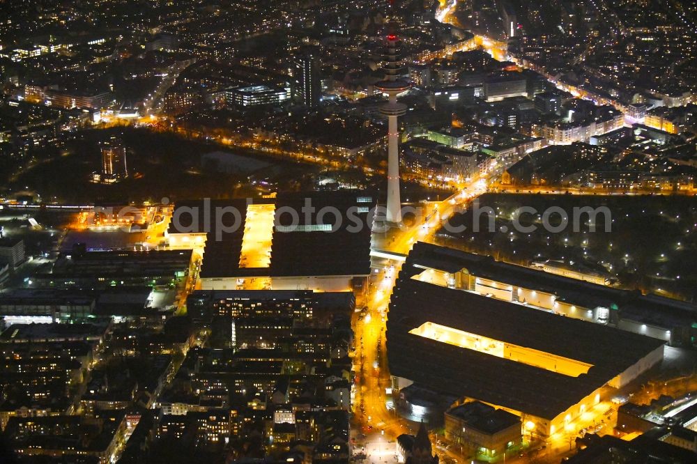 Hamburg at night from above - Night lighting exhibition grounds and exhibition halls of the Honburg Messe and Congress GmbH on Messeplatz in the district Sankt Pauli in Hamburg, Germany