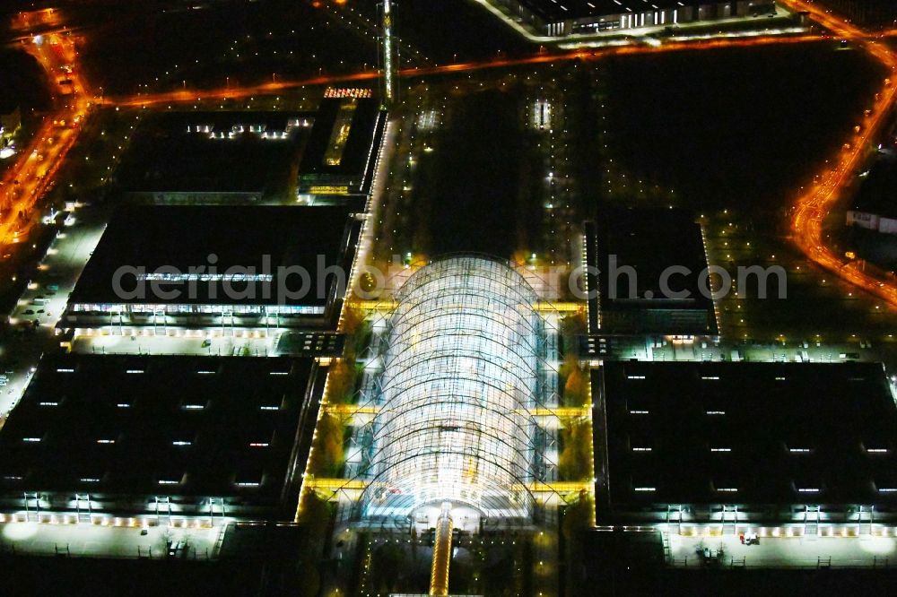 Leipzig at night from above - Night lighting Exhibition grounds and exhibition halls of the LMI - Leipziger Messe International GmbH on Messe-Allee in the district Nord in Leipzig in the state Saxony, Germany