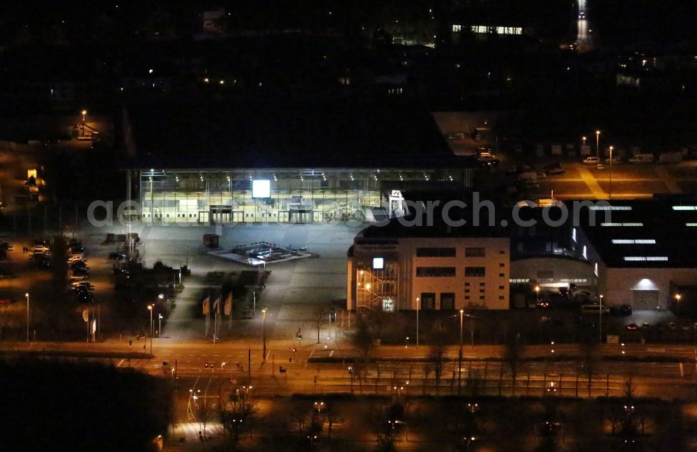 Erfurt at night from above - Night lighting Exhibition grounds and exhibition halls of the Messe Erfurt in the district Hochheim in Erfurt in the state Thuringia, Germany