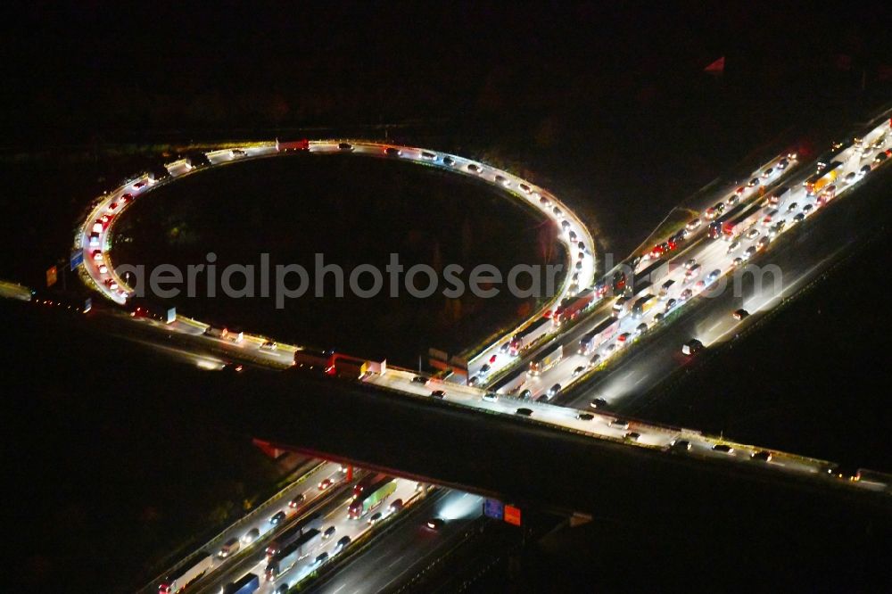 Aerial photograph at night Ludwigsfelde - Night lighting Routing and traffic lanes during the highway exit and access the motorway A 10 to the L101 in Ludwigsfelde in the state Brandenburg, Germany