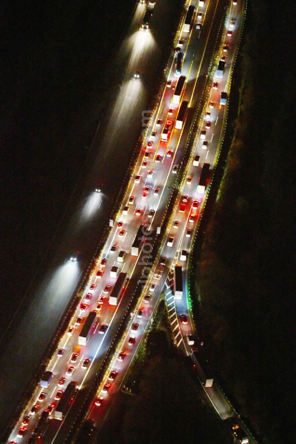 Aerial image at night Ludwigsfelde - Night lighting Routing and traffic lanes during the highway exit and access the motorway A 10 to the L101 in Ludwigsfelde in the state Brandenburg, Germany