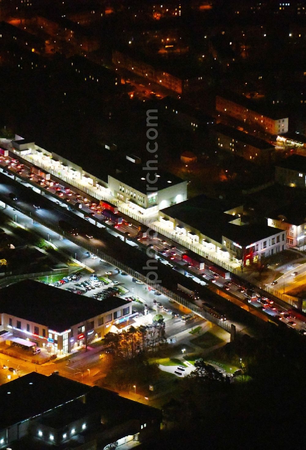 Ludwigsfelde at night from the bird perspective: Night lighting Lanes of the motorway- route and course of the A10 in Ludwigsfelde in the state Brandenburg, Germany