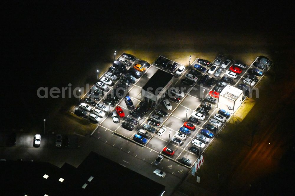 Aerial photograph at night Fürstenwalde/Spree - Night lighting Car dealership building Audi Zentrum Fuerstenwalde on Langewahler Strasse in Fuerstenwalde/Spree in the state Brandenburg, Germany