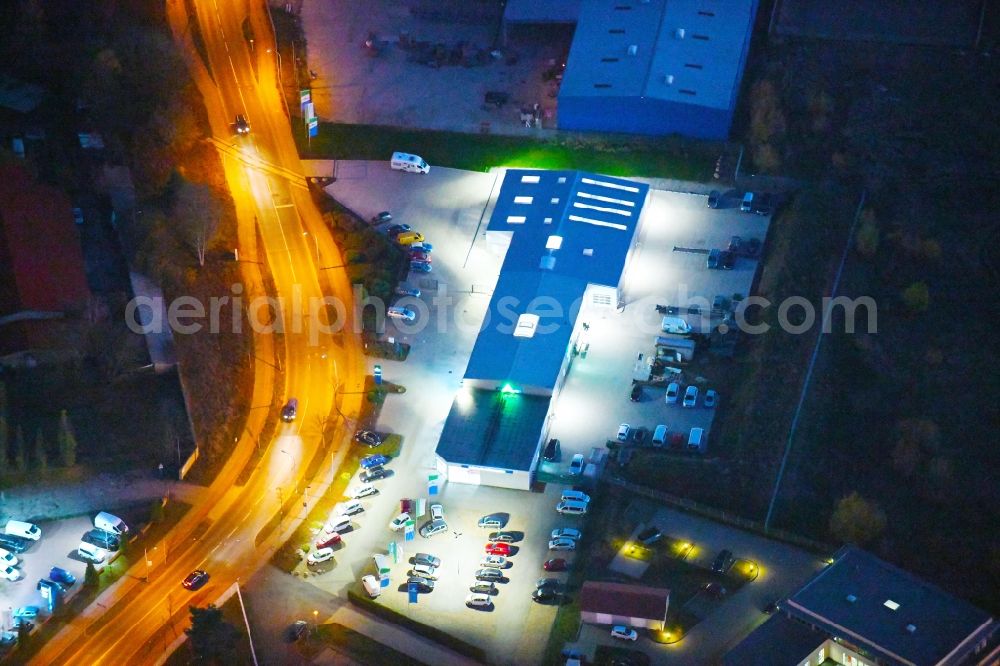 Aerial photograph at night Strausberg - Night lighting Car dealership building Autohaus Marko Zabel GmbH&Co.KG in Strausberg in the state Brandenburg, Germany