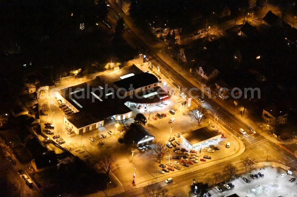 Aerial image at night Potsdam - Night view car dealership building M.C.F. Motor Company Fahrzeugvetriebsgesellschaft mbH Grossbeerenstrasse in the district Potsdam Suedost in Potsdam in the state Brandenburg