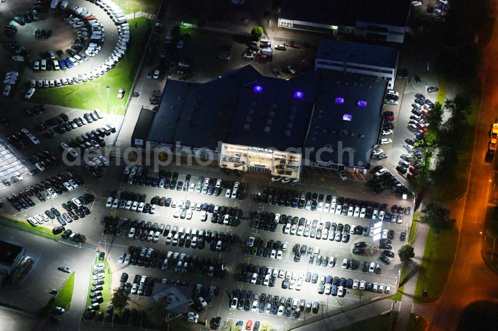 Hoppegarten at night from above - Night lighting car dealership building on Neuer Hoenower Weg in the district Dahlwitz-Hoppegarten in Hoppegarten in the state Brandenburg, Germany