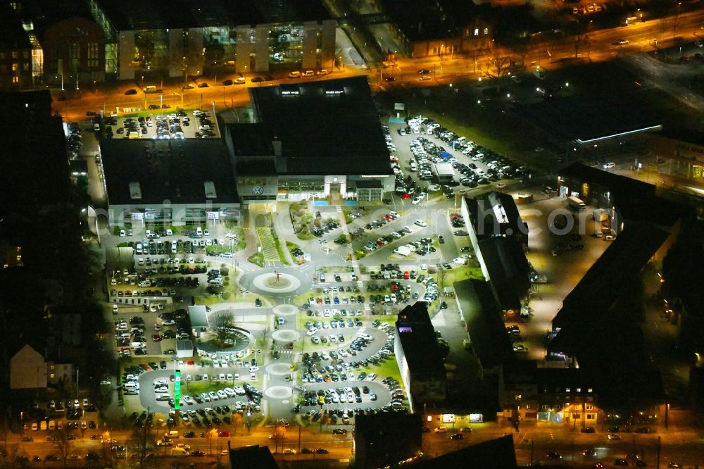 Düsseldorf at night from above - Night lighting car dealership building Volkswagen Zentrum Duesseldorf - Gottfried Schultz Automobilhandels SE in the district Flingern-Sued in Duesseldorf in the state North Rhine-Westphalia, Germany