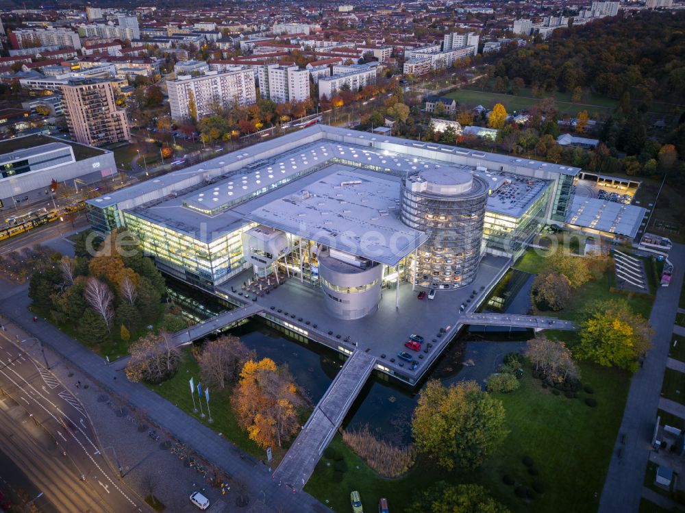 Dresden at night from the bird perspective: Night lighting car dealership building Glaeserne Manufaktur on street Lennestrasse in Dresden in the state Saxony, Germany