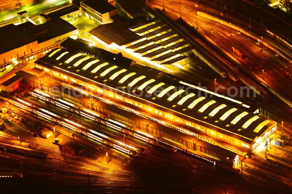 Köln at night from the bird perspective: Night lighting railway depot and repair shop for maintenance and repair of trains of passenger transport in the district Neustadt-Nord in Cologne in the state North Rhine-Westphalia, Germany