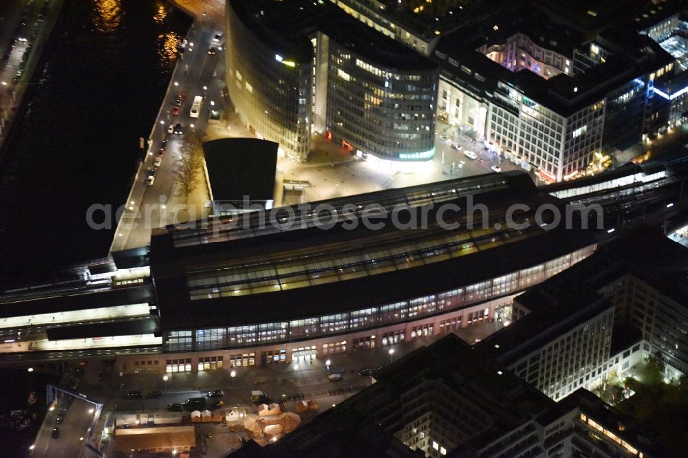 Berlin at night from the bird perspective: Night view station building and track systems of the S-Bahn station Friedrichstrasse in Berlin