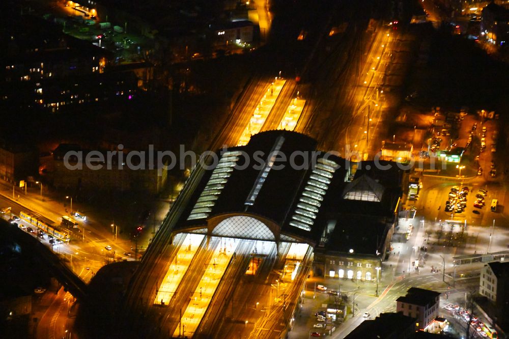 Aerial image at night Dresden - Night lighting station building and track systems of the S-Bahn station Dresden-Neustadt on place Schlesischer Platz in the district Neustadt in Dresden in the state Saxony, Germany