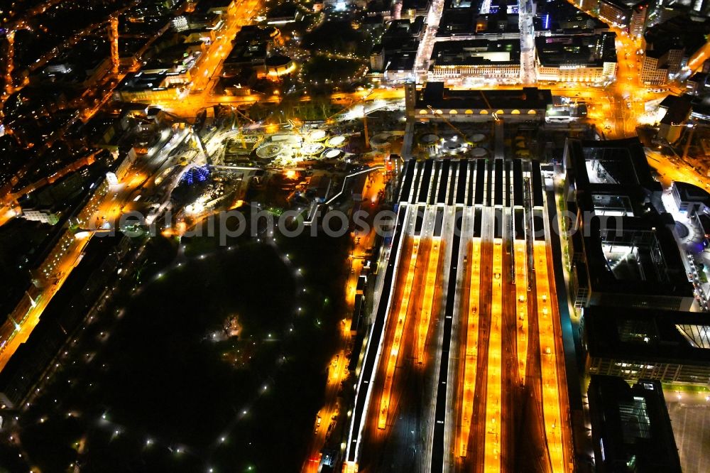 Aerial photograph at night Stuttgart - Night lighting building of the main station of the railway and construction site for the development project Stuttgart 21 in Stuttgart in the state of Baden-Wurttemberg