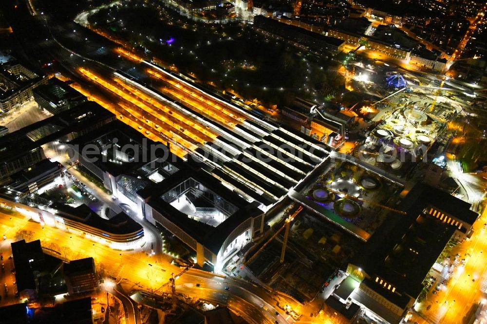 Aerial photograph at night Stuttgart - Night lighting building of the main station of the railway and construction site for the development project Stuttgart 21 in Stuttgart in the state of Baden-Wurttemberg