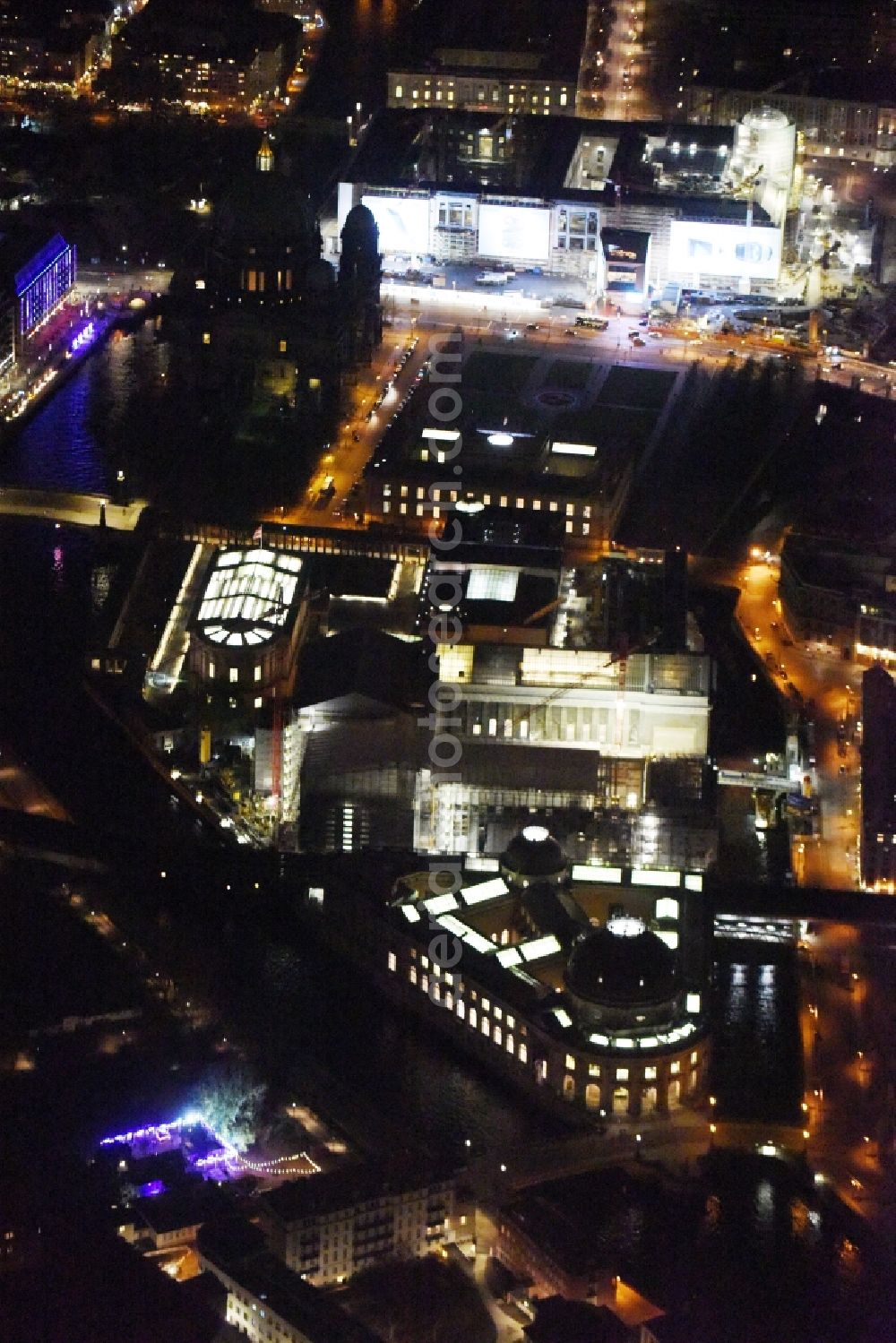 Berlin at night from the bird perspective: Nught view Museum Island with the Bode Museum, the Pergamon Museum, the Old National Gallery, the Colonnades and the New Museum. The complex is a World Heritage site by UNESCO