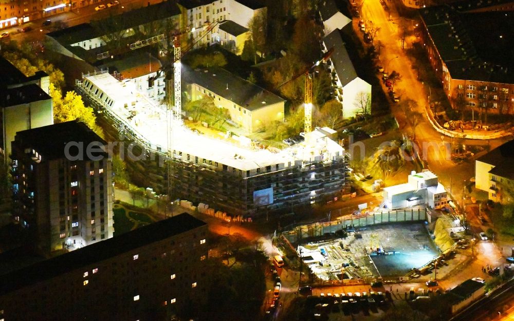 Aerial photograph at night Berlin - Night lighting Residential construction site with multi-family housing development- on the Rosenfelder Ring corner Skandinavische Strasse in the district Lichtenberg in Berlin, Germany