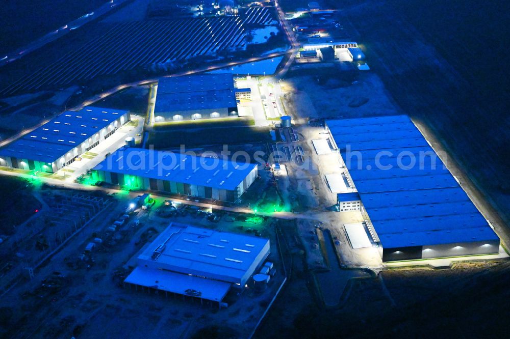 Aerial photograph at night Vehlefanz - Night lighting construction site to build a new building complex on the site of the logistics center Im Gewerbepark in the district Vehlefanz in Oberkraemer in the state Brandenburg, Germany