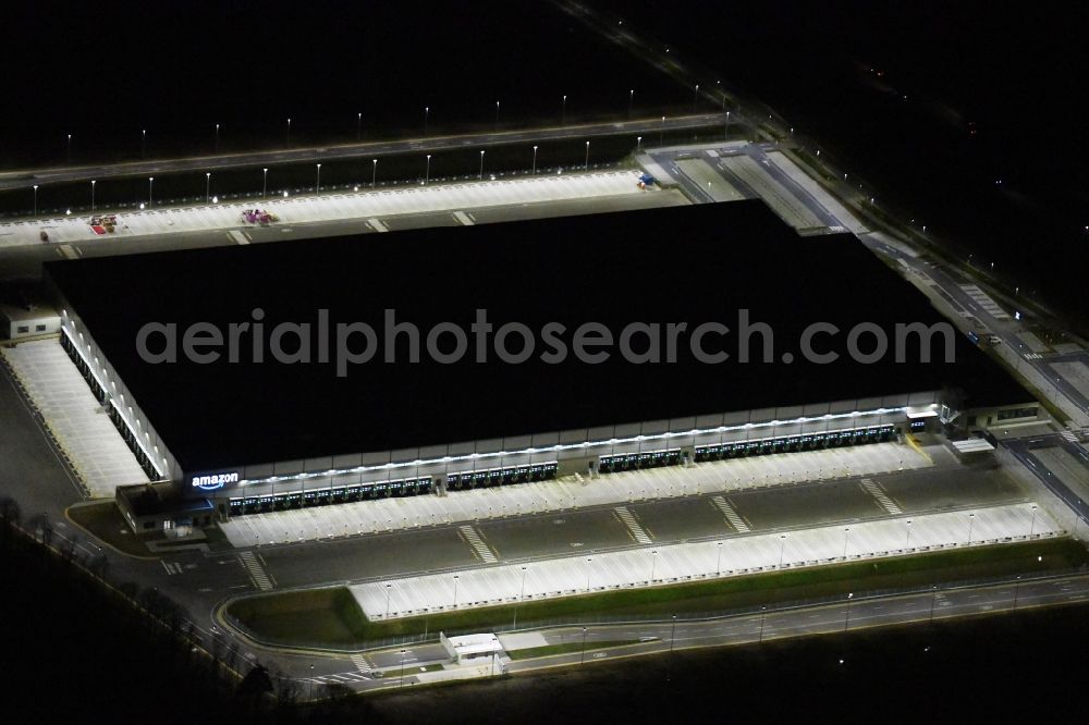 Aerial photograph at night Kiekebusch - Night lighting construction site for the construction of a logistics center of the Achim Walder retailer Amazon in Kiekebusch in the state of Brandenburg, Germany