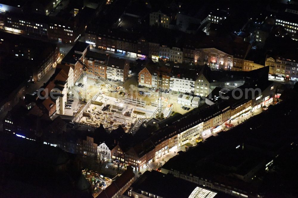 Lübeck at night from above - Night view construction site to build a new multi-family residential complex Gruendungsviertel der Grundstuecksgesellschaft TRAVE mbH in Luebeck in the state Schleswig-Holstein