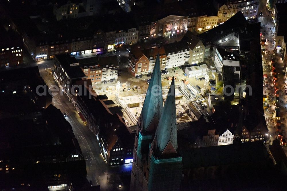 Aerial photograph at night Lübeck - Night view construction site to build a new multi-family residential complex Gruendungsviertel der Grundstuecksgesellschaft TRAVE mbH in Luebeck in the state Schleswig-Holstein