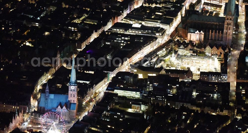 Lübeck at night from above - Night view construction site to build a new multi-family residential complex Gruendungsviertel der Grundstuecksgesellschaft TRAVE mbH in Luebeck in the state Schleswig-Holstein