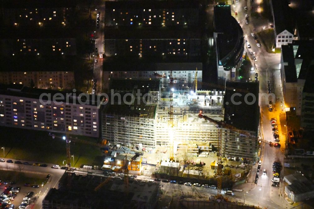 Aerial photograph at night Dresden - Night lighting Construction site to build a new multi-family residential complex Residenz on Postplatz of Consus Real Estate AG (ehemals CG Gruppe AG) on Annenstrasse in the district Altstadt in Dresden in the state Saxony, Germany