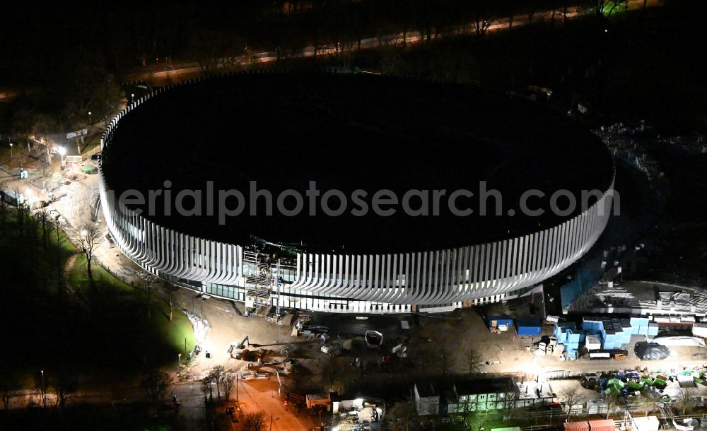 Aerial photograph at night München - Night lighting construction site for the new sports hall SAP Garden in Olympiapark on street Toni-Merkens-Weg in the district Milbertshofen-Am Hart in Munich in the state Bavaria, Germany