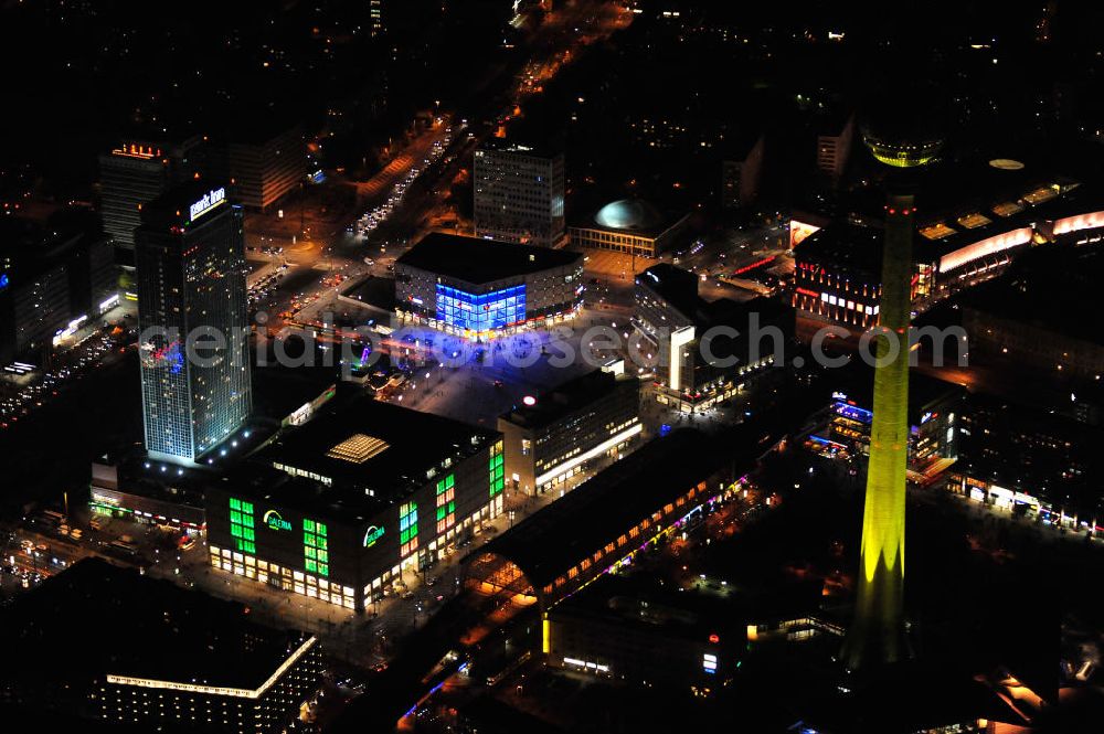 Aerial photograph at night Berlin - Nachtluftbild vom nächtlichen Berlin anläßlich des Festival of Lights in der Berliner Innenstadt. Hunderttausende Besucher strömten am letzten Wochenende des Festivals zu den illuminierten Gebäuden und angestrahlten Bereichen der Innenstadt. Dies ist eine Ansicht des Alexanderplatzes in Berlin-Mitte mit dem Fernsehturm, dem S-Bahnhof, dem Einkaufszentrum Alexa, dem Park Inn Hotel Berlin-Alexanderplatz, den Filialen der Saturn Electro-Handelsgesellschaft mbH und der GALERIA Kaufhof GmbH, dem Haus des Lehrers mit Kongreßhalle. Nightshot of the illuminated square Alexanderplatz in Berlin's district Mitte. Moreover theres the TV-tower, the S-Bahn station, the shopping mall Alexa, the Park Inn Hotel Berlin-Alexanderplatz, the stores of Saturn and Kaufhof. Also theres the house of the teacher with its congress hall.