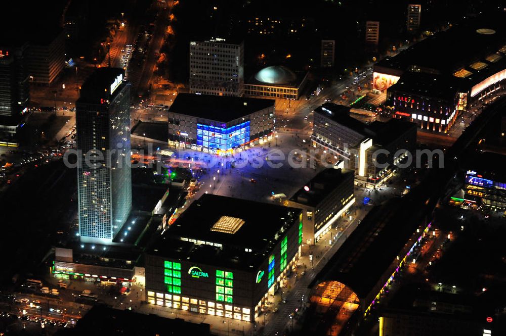 Berlin at night from above - Nachtluftbild vom nächtlichen Berlin anläßlich des Festival of Lights in der Berliner Innenstadt. Hunderttausende Besucher strömten am letzten Wochenende des Festivals zu den illuminierten Gebäuden und angestrahlten Bereichen der Innenstadt. Dies ist eine Ansicht des Alexanderplatzes in Berlin-Mitte mit dem Fernsehturm, dem S-Bahnhof, dem Einkaufszentrum Alexa, dem Park Inn Hotel Berlin-Alexanderplatz, den Filialen der Saturn Electro-Handelsgesellschaft mbH und der GALERIA Kaufhof GmbH, dem Haus des Lehrers mit Kongreßhalle. Nightshot of the illuminated square Alexanderplatz in Berlin's district Mitte. Moreover theres the TV-tower, the S-Bahn station, the shopping mall Alexa, the Park Inn Hotel Berlin-Alexanderplatz, the stores of Saturn and Kaufhof. Also theres the house of the teacher with its congress hall.