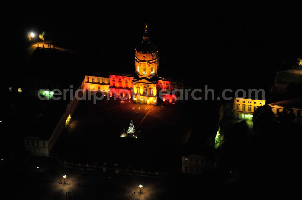 Berlin at night from above - Nachtluftbild vom Schloß Charlottenburg am Spandauer Damm anläßlich des Festival of Lights in der Berliner Innenstadt. Hunderttausende Besucher strömten am letzten Wochenende des Festivals zu den illuminierten Gebäuden und angestrahlten Bereichen der Innenstadt. Night shot of the castle Charlottenburg during the festival of light in Berlins inner-city.