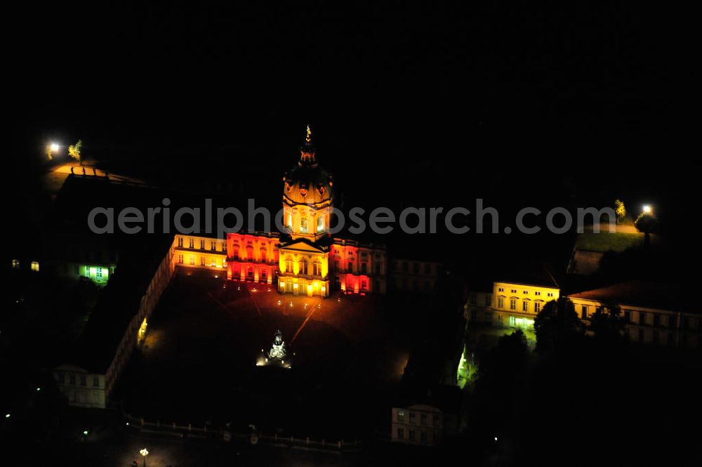 Berlin at night from the bird perspective: Nachtluftbild vom Schloß Charlottenburg am Spandauer Damm anläßlich des Festival of Lights in der Berliner Innenstadt. Hunderttausende Besucher strömten am letzten Wochenende des Festivals zu den illuminierten Gebäuden und angestrahlten Bereichen der Innenstadt. Night shot of the castle Charlottenburg during the festival of light in Berlins inner-city.