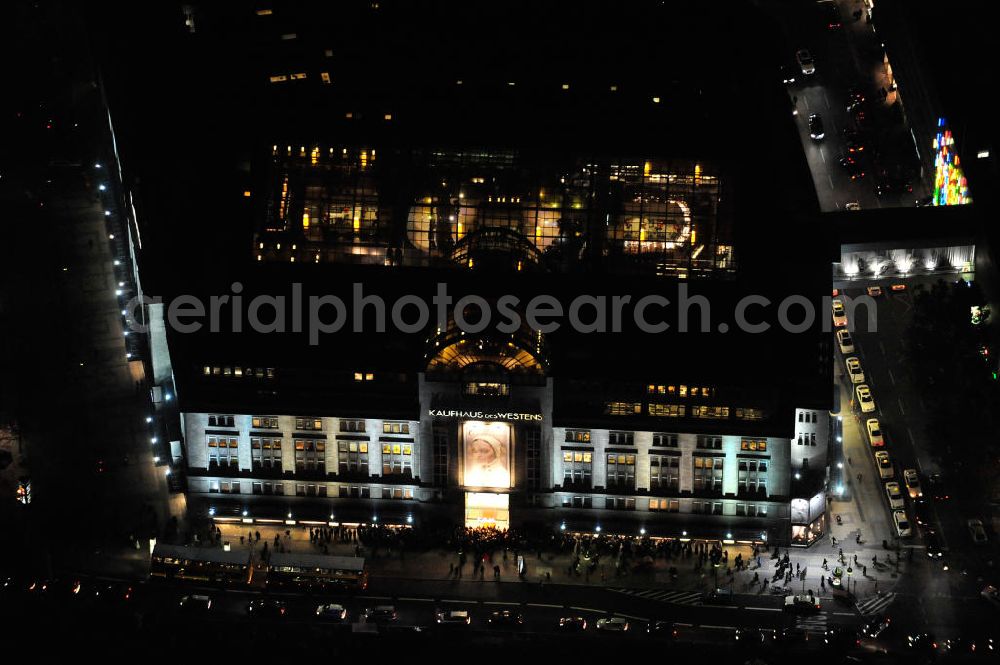 Berlin at night from the bird perspective: Nachtluftbild: Blick auf das KaDeWe , das Kaufhaus des Westens am Wittenbergplatz in Berlin - Schöneberg. Das KaDeWe ist ein deutsches Luxuswarenhaus, das von Adolf Jandorf gegründet und am 27. März 1907 eröffnet wurde. Es ist heute mit 60.000 m² Verkaufsfläche das zweitgrößte Warenhaus Kontinentaleuropas. Es befindet sich in der Tauentzienstraße in Berlin-Schöneberg am Wittenbergplatz und ist das bekannteste Warenhaus Deutschlands. Das KaDeWe gehört der Nicolas Berggruen Holdings GmbH. Night shot: view on the KaDeWe, the Department Store of the West at Wittenbergplatz in Berlin's district Schoeneberg. It is a german luxury department store founded by Adolf Jandorf, opened march 27th, 1907. Today it's europe's second largest department store with a selling space of 60.000 m², located in the street Tauentzienstrasse near the square Wittenbergplatz. It's Germany's the best known department store. The KaDeWe is belonging to Nicolas Berggruen Holdings GmbH.