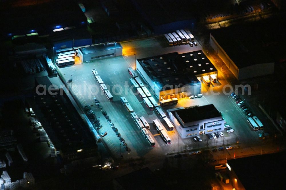 Aerial image at night Hamburg - Night lighting site of the depot of the Friedrich Jasper Rund- u. Gesellschaftsfahrten GmbH on Billbrookdeich in the district Billbrook in Hamburg, Germany