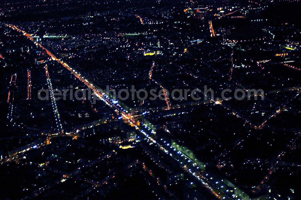 Berlin at night from the bird perspective: Blick auf die Karl-Marx-Allee / Frankfurter Allee Richtung Osten in Berlin-Friedrichshain bei Nacht.