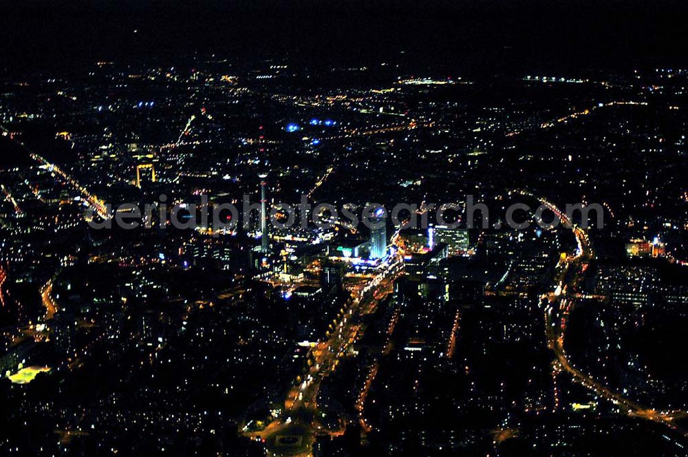 Berlin at night from the bird perspective: Blick auf das Stadtzentrum in Berlin-Mitte mit dem Berliner Fernsehturm und dem Alexanderplatz bei Nacht.