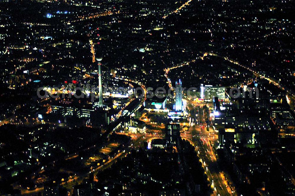 Aerial photograph at night Berlin - Blick auf das Stadtzentrum in Berlin-Mitte mit dem Berliner Fernsehturm und dem Alexanderplatz bei Nacht.