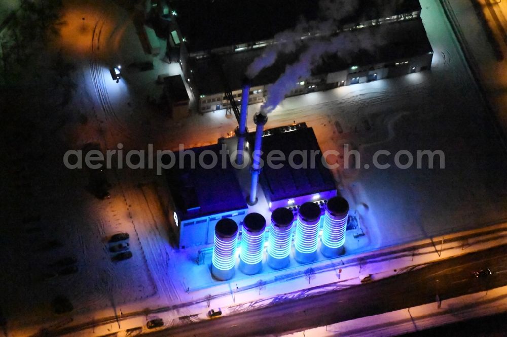 Aerial photograph at night Berlin - Night view wintry snowy power station plants of the combined heat and power station - regional heat of BTB Blockheizkraftwerks-Traeger- und Betreibergesellschaft mbH on the Wegedornstrasse im Stadtteil Adlershof in Berlin