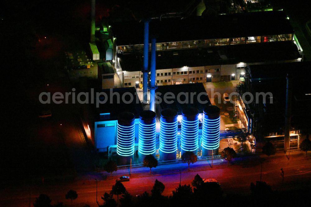 Aerial image at night Berlin - Night view wintry snowy power station plants of the combined heat and power station - regional heat of BTB Blockheizkraftwerks-Traeger- und Betreibergesellschaft mbH on the Wegedornstrasse im Stadtteil Adlershof in Berlin