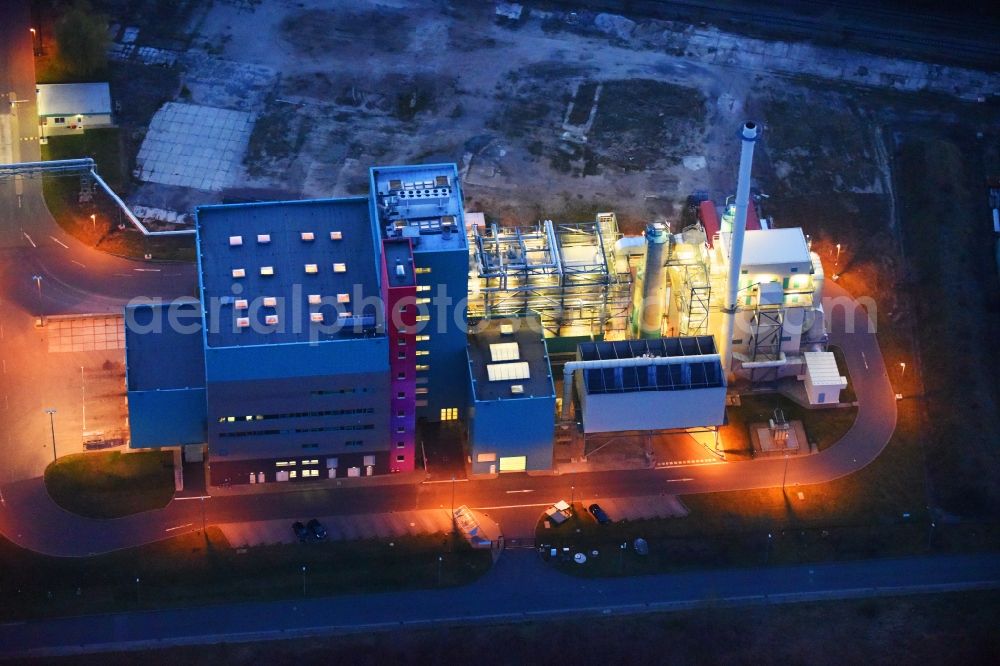 Bitterfeld-Wolfen at night from above - Night lighting Power station plants of the combined heat and power station - regional heat - Thermischen Restabfallbehandlungsanlage (TRB-Anlage) in the district Bitterfeld in Bitterfeld-Wolfen in the state Saxony-Anhalt