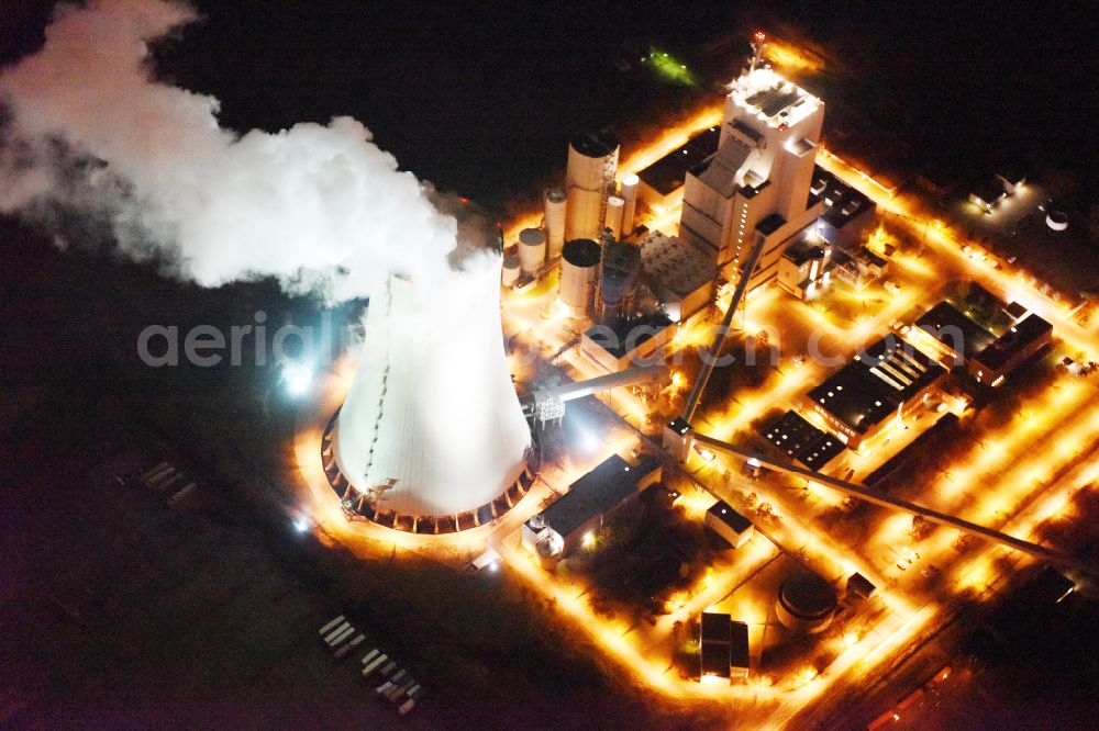 Rostock at night from above - Night lighting power station plants of the combined heat and power station - regional heat der KNG Kraftwerks- und Netzgesellschaft mbH on street Am Kuehlturm in Rostock in the state Mecklenburg - Western Pomerania