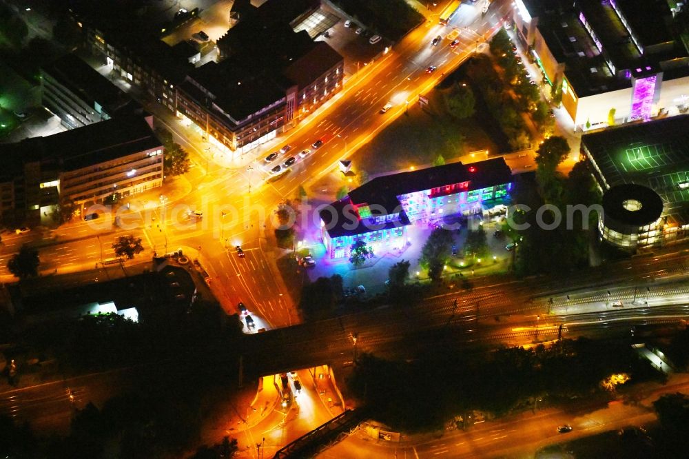 Aerial image at night Osnabrück - Night lighting Office building - Ensemble along the Bruchstrasse at the August-Bebel-Platz in the district Innenstadt in Osnabrueck in the state Lower Saxony, Germany