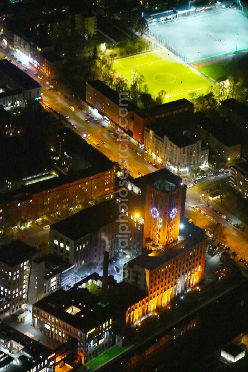 Berlin at night from the bird perspective: Night lighting Office building - Ensemble Ullsteinhaus on Ullsteinstrasse in the district Tempelhof in Berlin, Germany