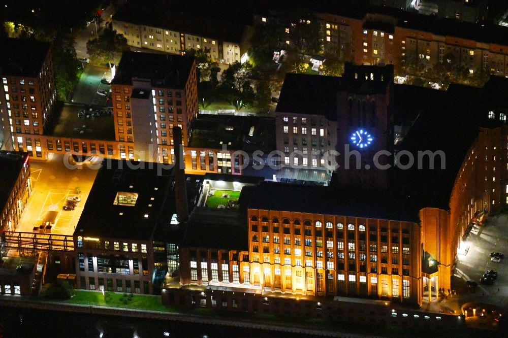 Aerial photograph at night Berlin - Night lighting Office building - Ensemble Ullsteinhaus on Ullsteinstrasse in the district Tempelhof in Berlin, Germany