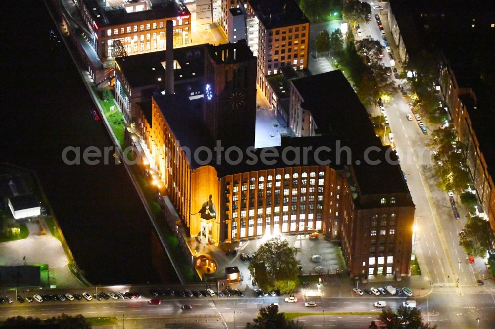 Berlin at night from the bird perspective: Night lighting Office building - Ensemble Ullsteinhaus on Ullsteinstrasse in the district Tempelhof in Berlin, Germany